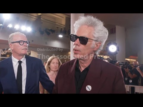 Director Jim Jarmusch wears pin calling for end to war in Gaza